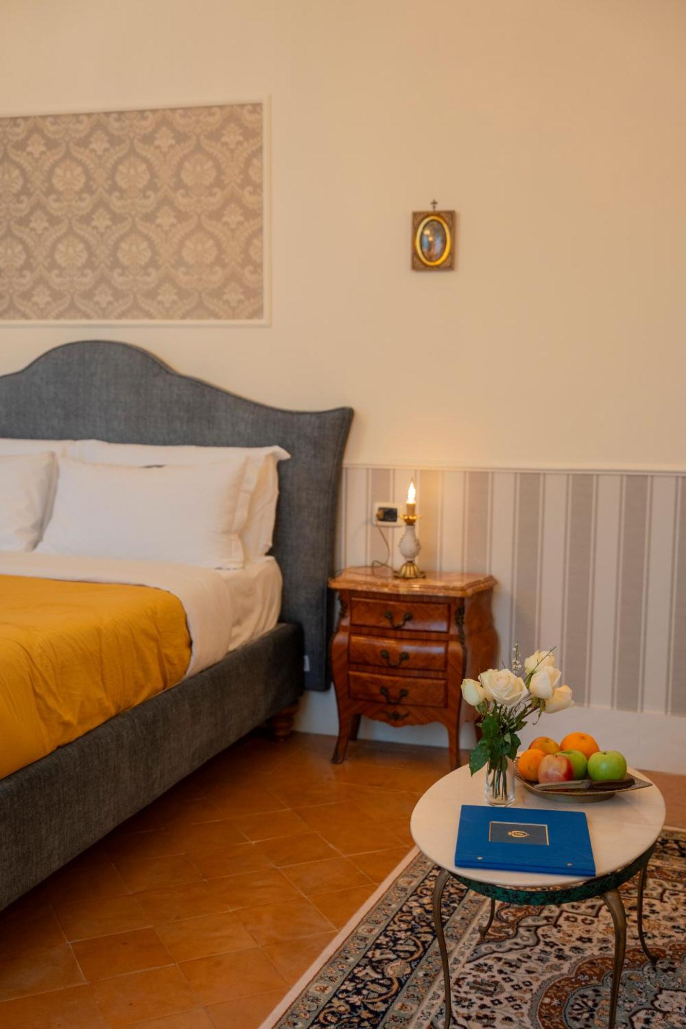 Casa Santangelo Suites Салерно Экстерьер фото